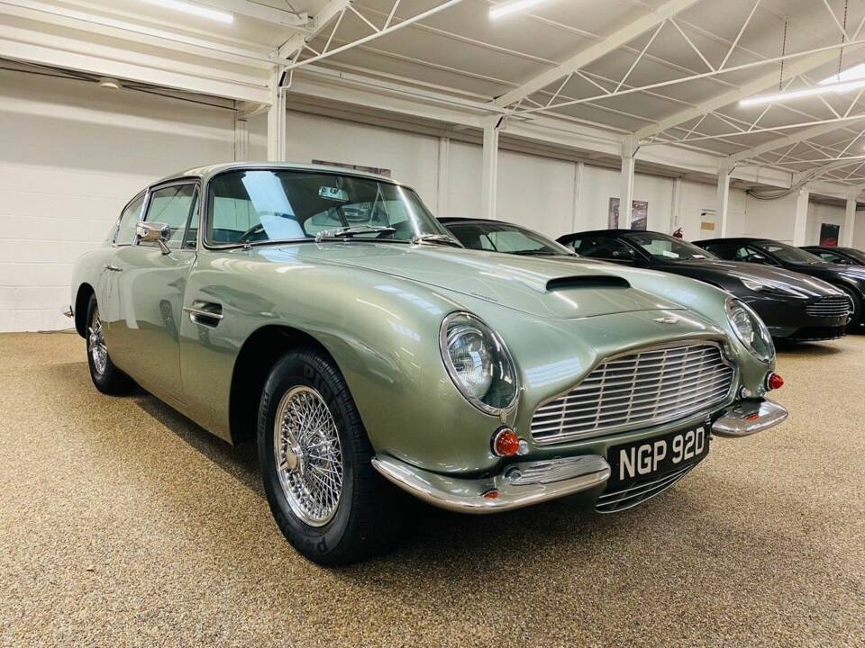 Image 2/10 de Aston Martin DB 6 (1966)