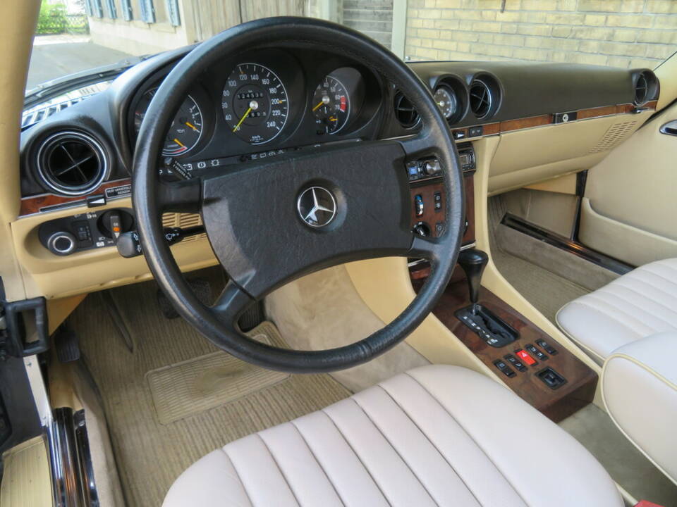 Image 13/18 of Mercedes-Benz 420 SL (1987)