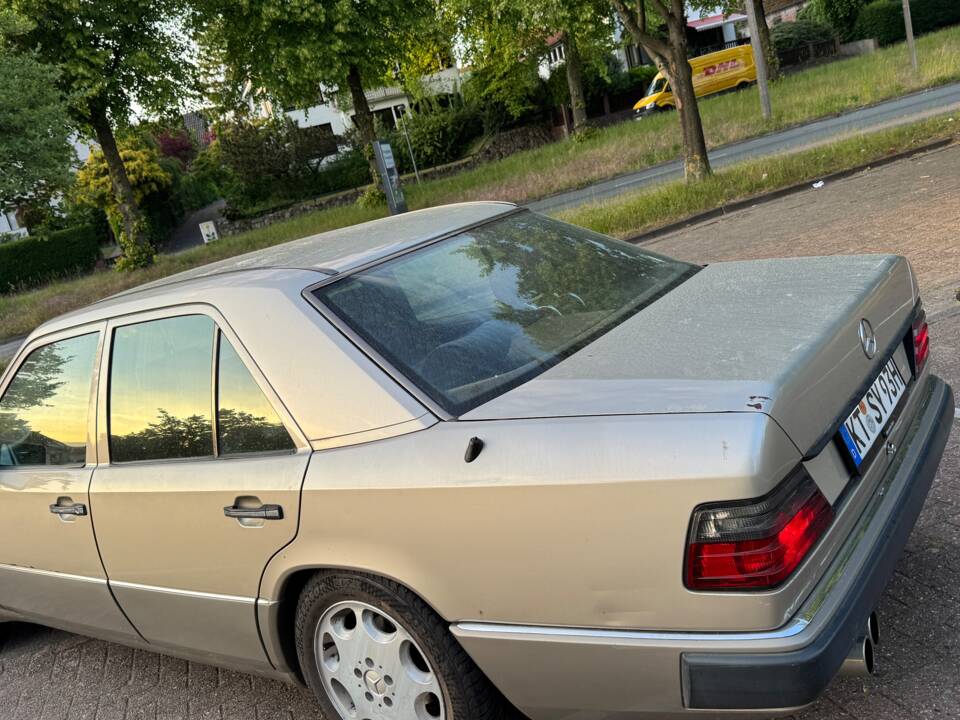 Bild 5/13 von Mercedes-Benz 260 E (1989)