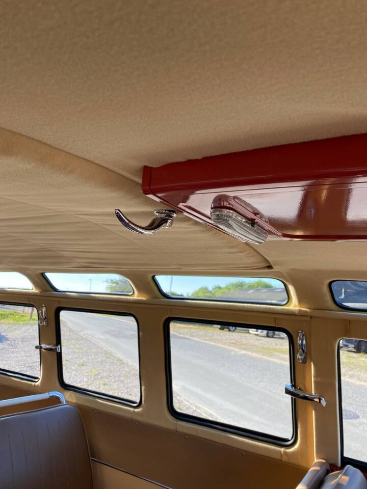 Immagine 34/61 di Volkswagen T1 Samba 1.2 (1958)