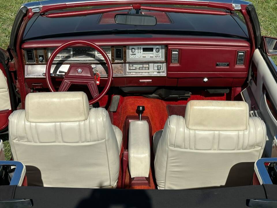 Bild 5/6 von Chrysler Le Baron (1985)