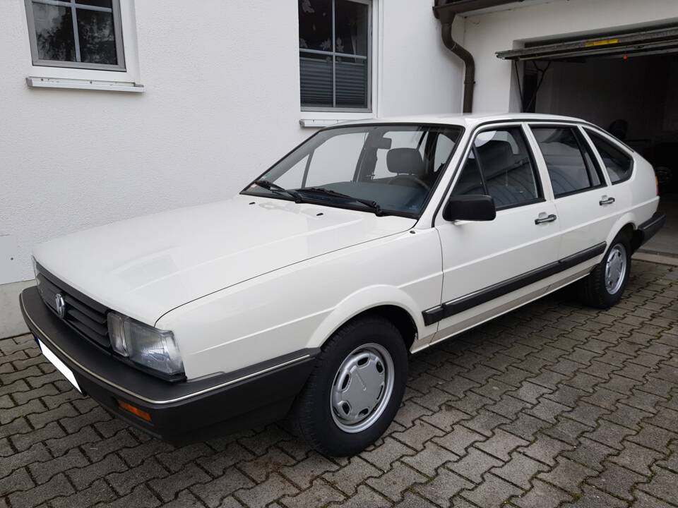 Immagine 2/25 di Volkswagen Passat 1.6 (1988)