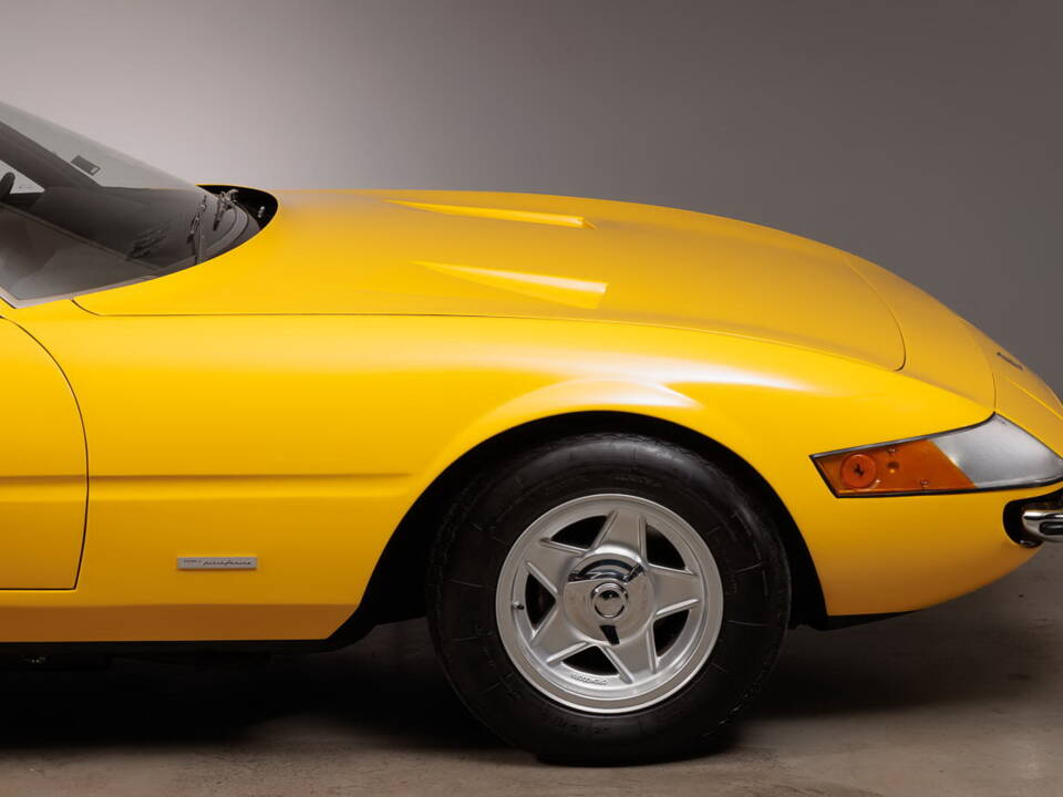 Bild 9/33 von Ferrari 365 GTB&#x2F;4 Daytona (1972)