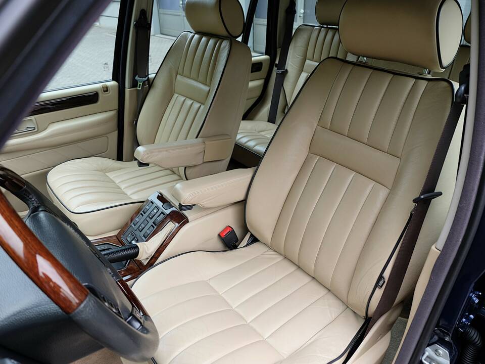 Afbeelding 14/95 van Land Rover Range Rover 4.6 Vogue (2002)