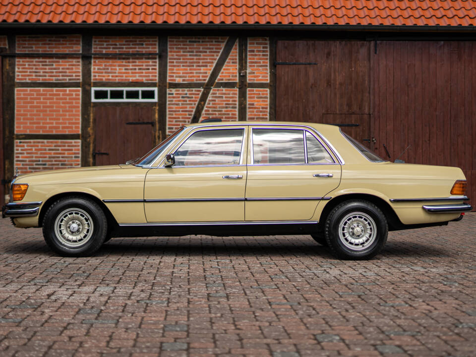 Image 10/40 of Mercedes-Benz 350 SE (1975)
