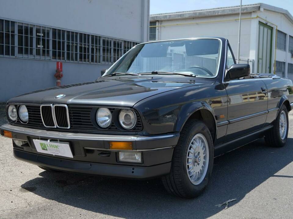 Image 3/19 de BMW 320i (1989)