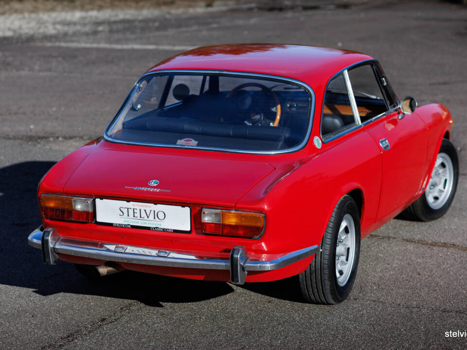 Image 16/43 of Alfa Romeo 2000 GT Veloce (1972)
