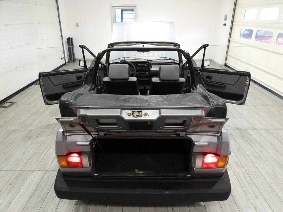 Imagen 13/15 de Volkswagen Golf Mk I Convertible 1.1 (1980)