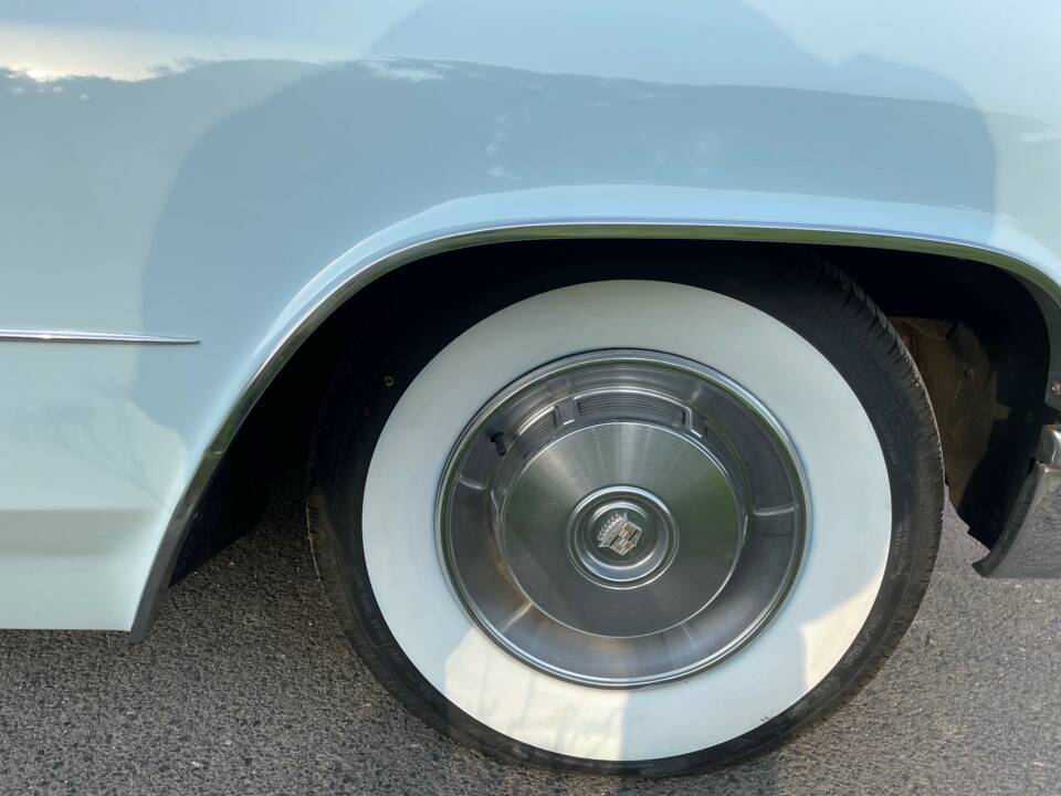 Bild 15/16 von Cadillac DeVille Convertible (1966)