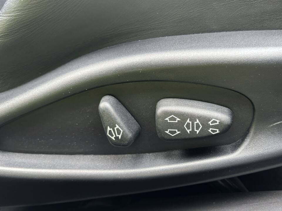 Image 24/30 of BMW M3 (2004)