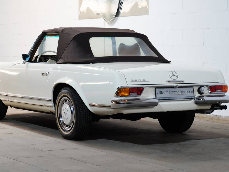 Image 18/21 of Mercedes-Benz 280 SL (1969)