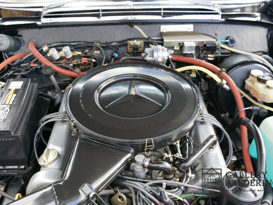 Image 46/50 of Mercedes-Benz 280 SE 3,5 (1971)