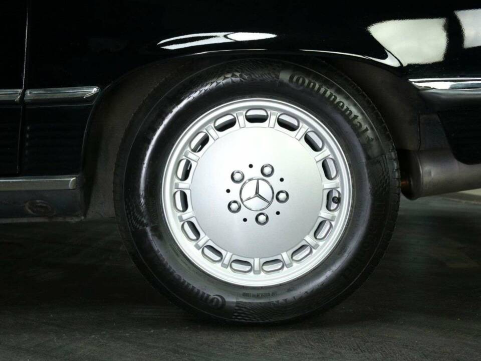 Image 28/30 of Mercedes-Benz 560 SL (1987)