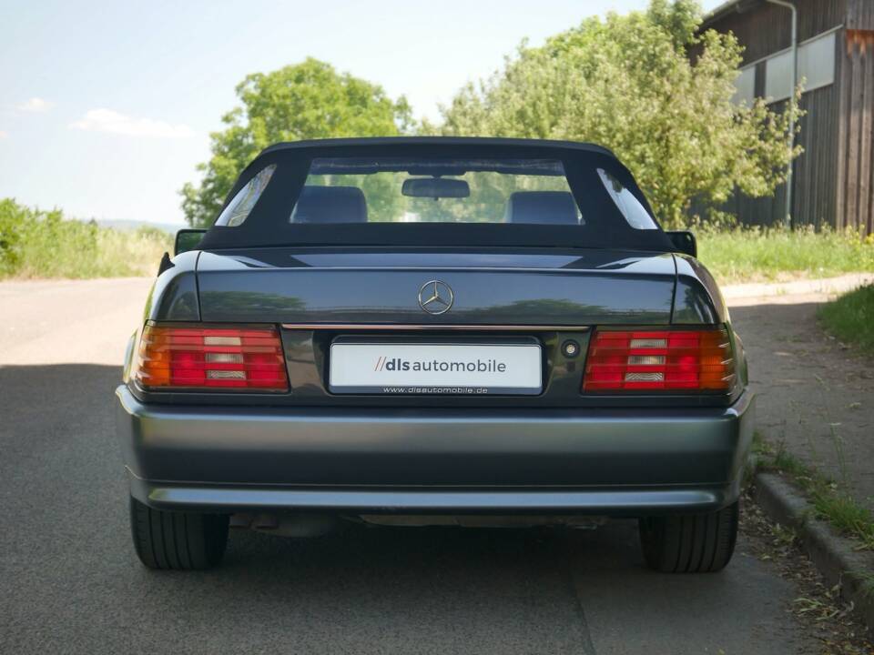 Image 5/39 de Mercedes-Benz 280 SL (1900)