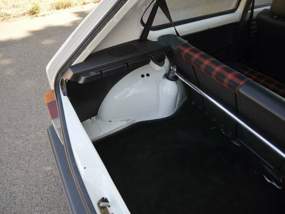Image 34/35 of Volkswagen Golf Mk I GTI 1.6 (1980)