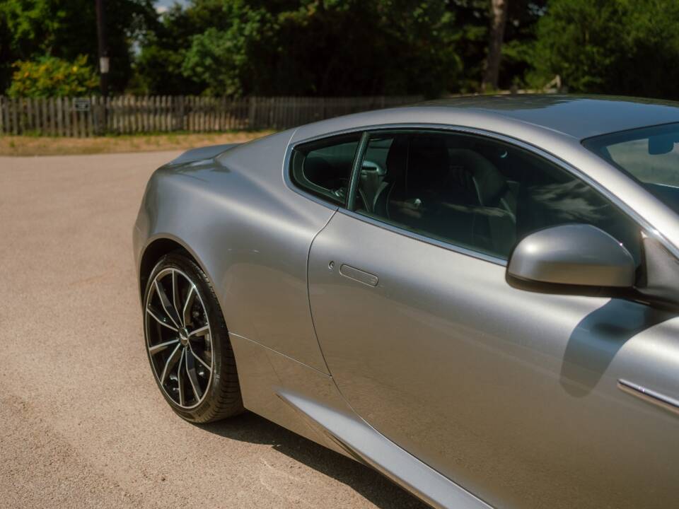 Image 33/96 of Aston Martin DB 9 GT "Bond Edition" (2015)