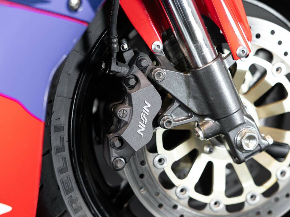 Image 19/42 de Honda RVF 750 (1994)