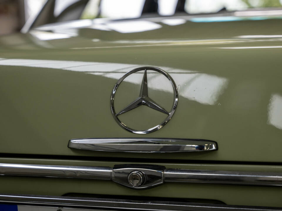 Image 19/29 of Mercedes-Benz 250 S (1967)