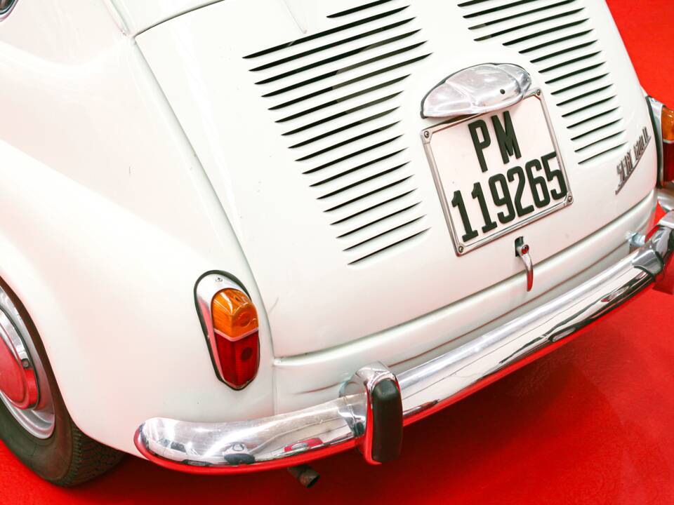 Image 8/32 of SEAT 600 D (1968)