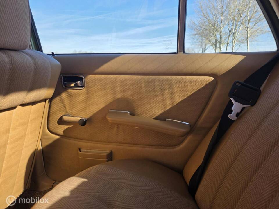 Imagen 31/50 de Mercedes-Benz 200 D (1982)
