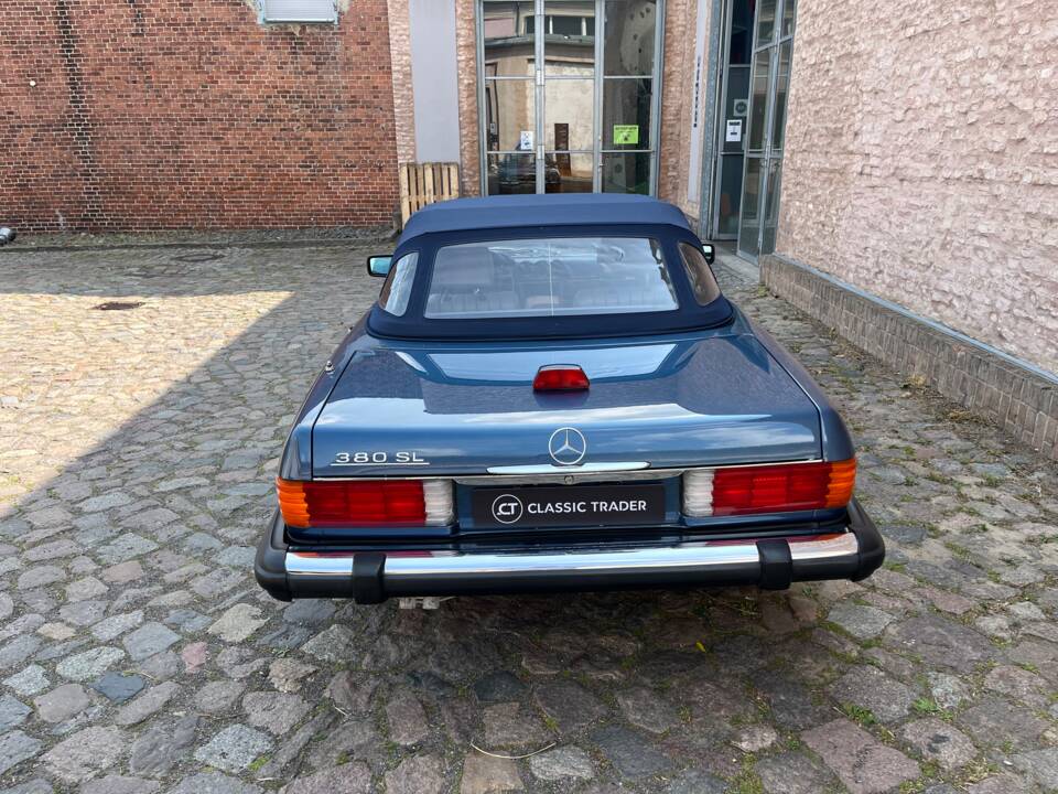 Afbeelding 9/146 van Mercedes-Benz 380 SL (1982)