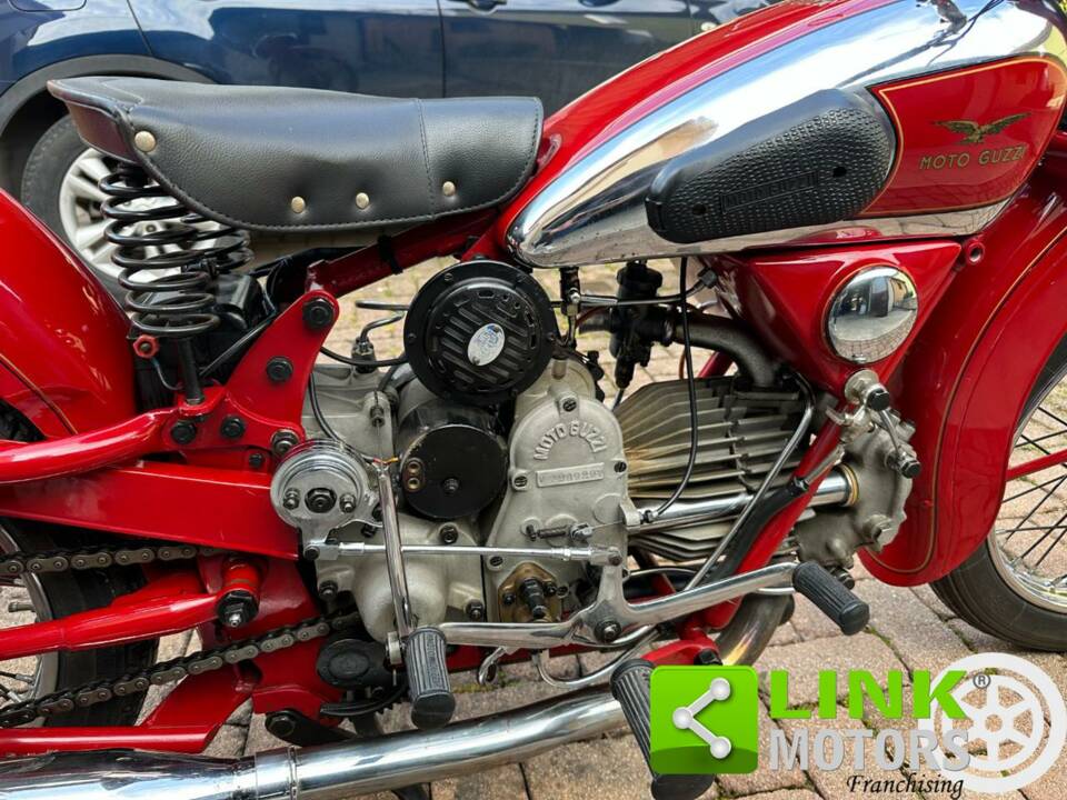 Immagine 4/10 di Moto Guzzi DUMMY (1952)