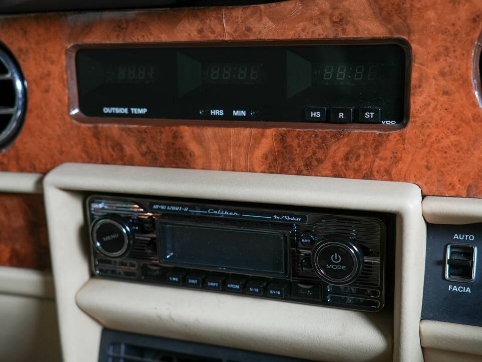 Image 27/48 of Rolls-Royce Silver Spirit (1983)