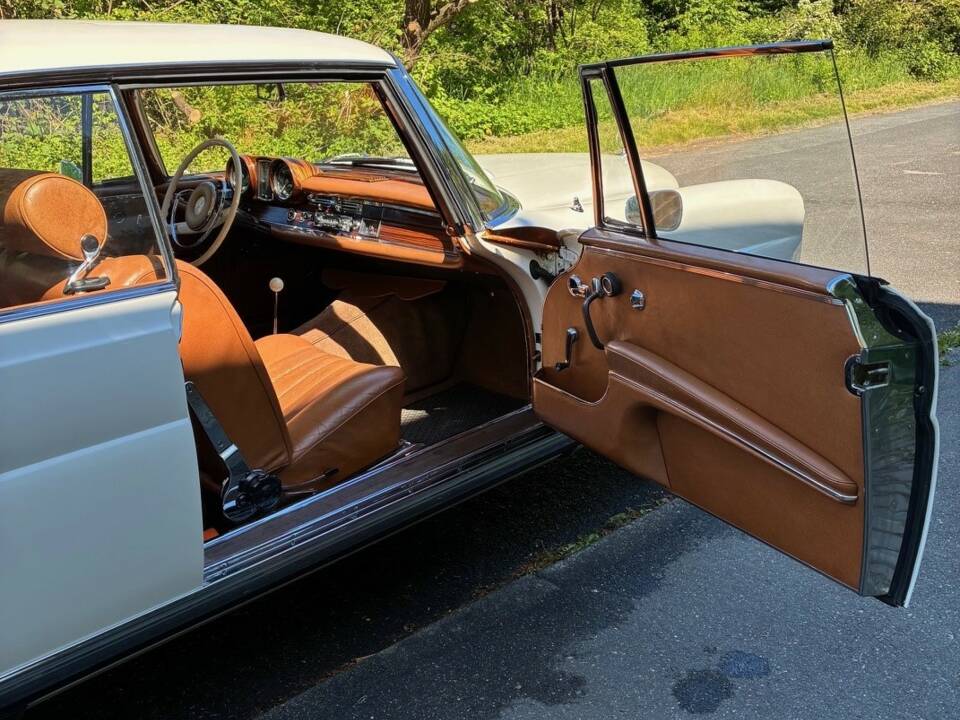 Image 6/19 of Mercedes-Benz 250 SE (1965)
