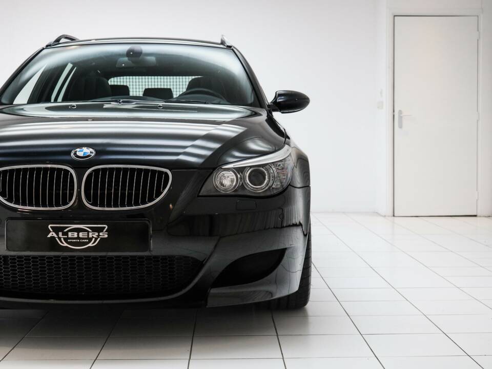 Bild 14/21 von BMW M5 Touring (2009)