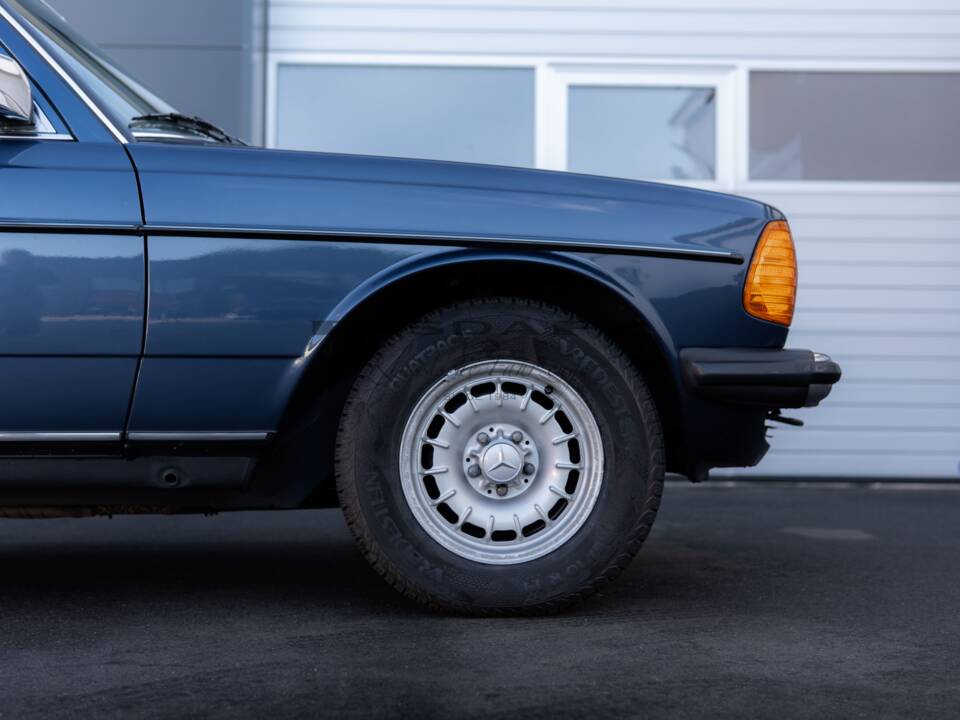 Bild 26/36 von Mercedes-Benz 280 TE (1981)