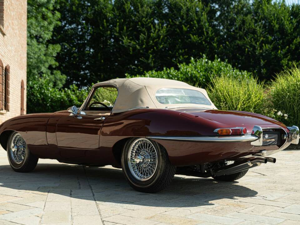 Image 11/50 de Jaguar E-Type 3.8 (1964)