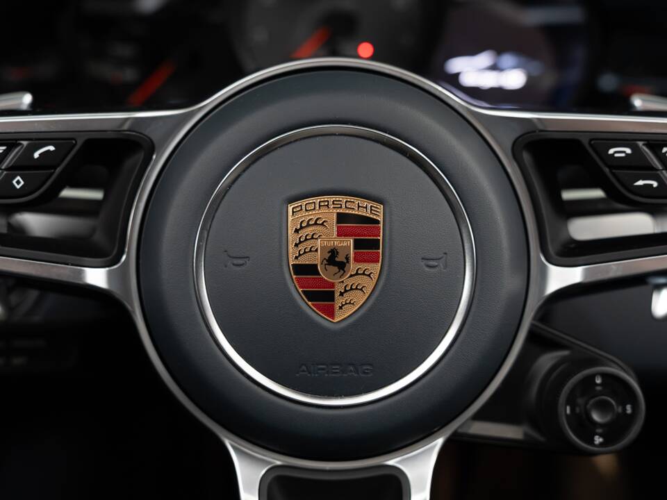 Image 31/37 of Porsche 911 Targa 4S (2016)