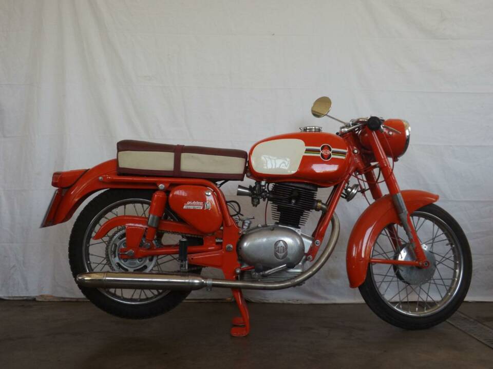 Image 49/50 de Gilera Giubileo 150 (1963)