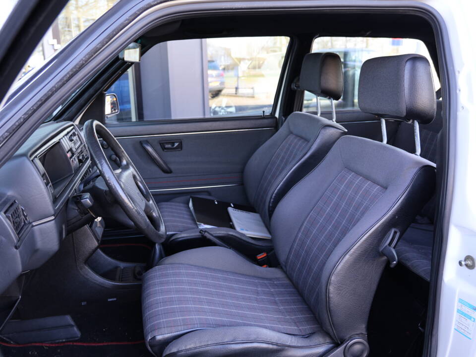 Bild 9/16 von Volkswagen Golf II GTi 1.8 (1988)