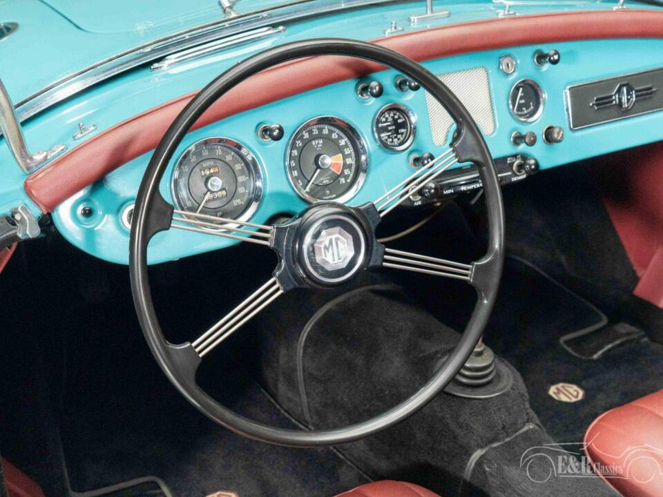 Image 6/19 of MG MGA 1500 (1958)