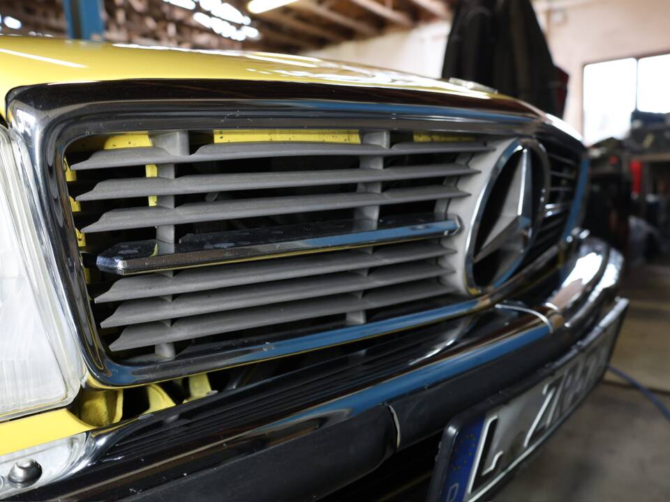 Image 9/50 of Mercedes-Benz 500 SL (1983)