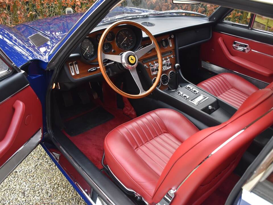 Image 25/55 of Ferrari 365 GT 2+2 (1968)