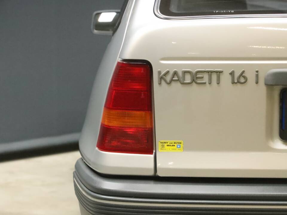 Afbeelding 37/50 van Opel Kadett 2,0i GSi (1988)