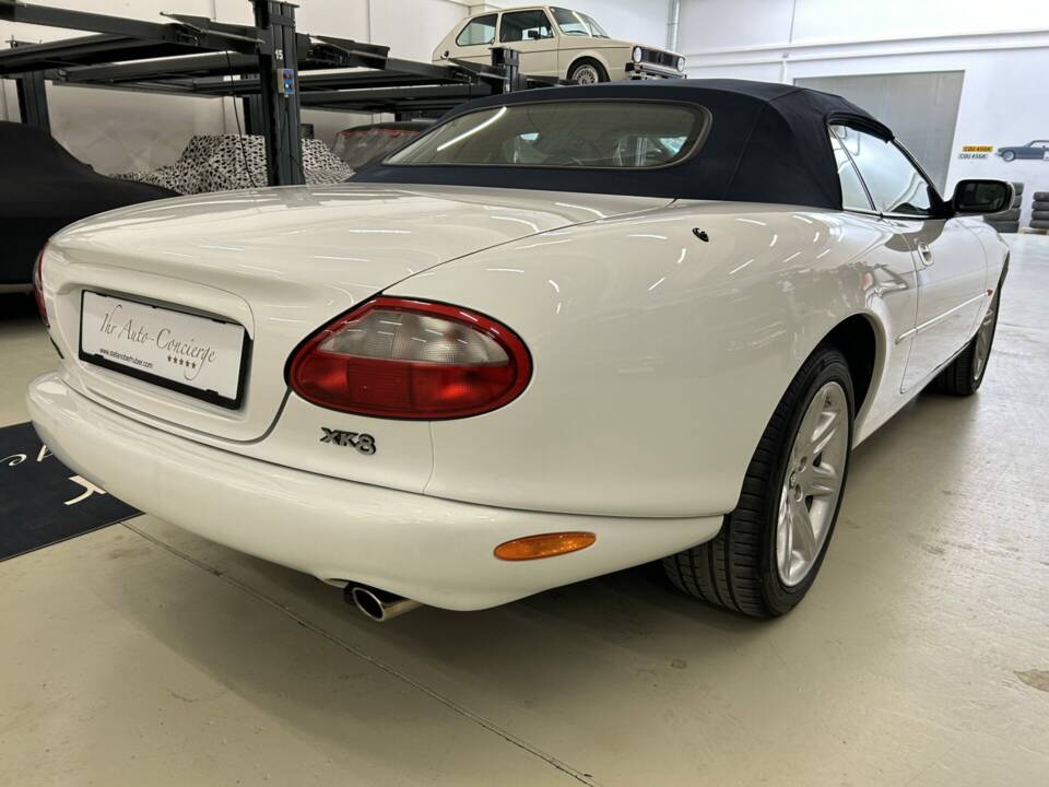 Immagine 22/28 di Jaguar XK8 4.0 (1997)