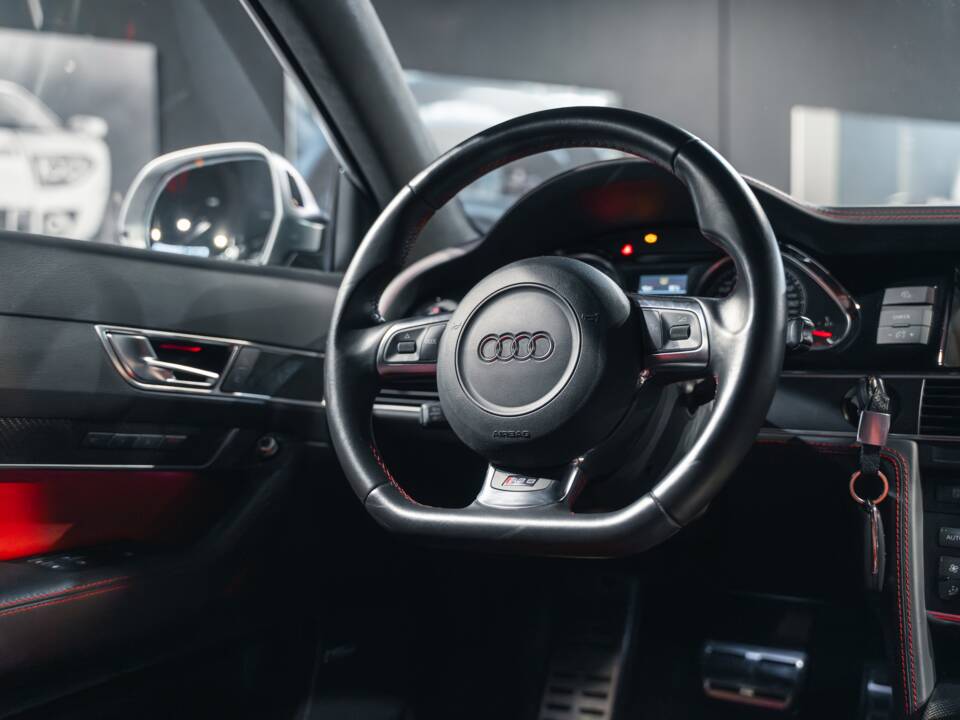 Imagen 32/36 de Audi RS6 Avant (2010)