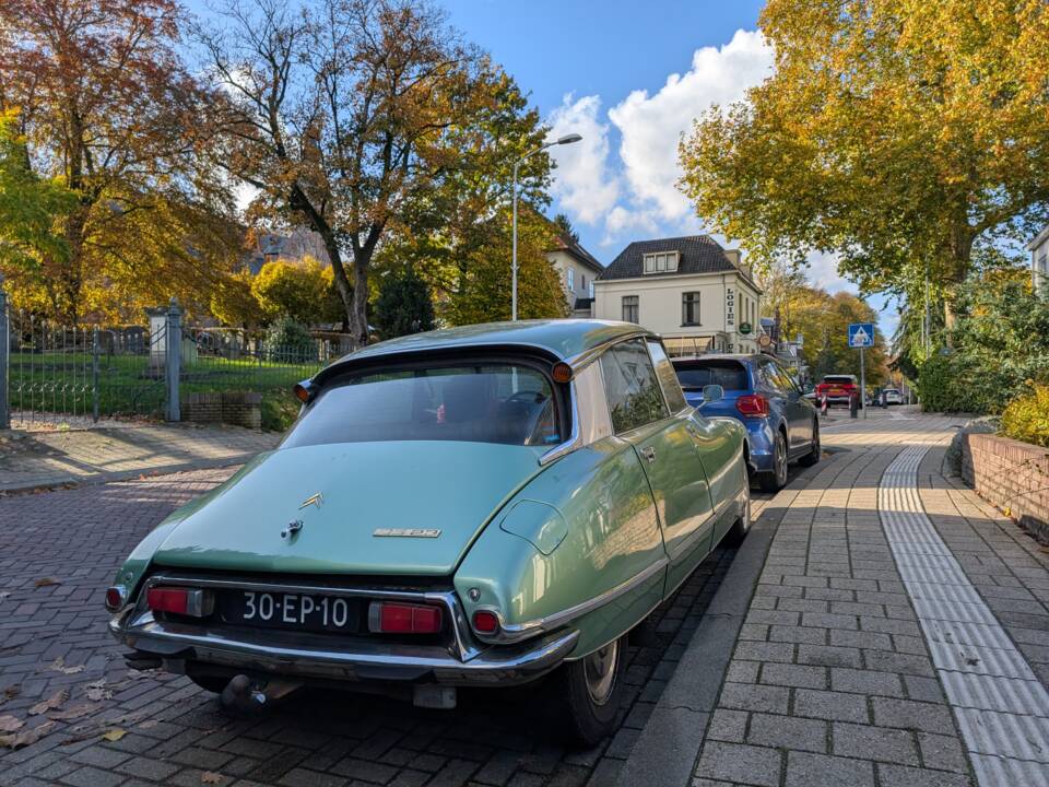 Image 5/25 of Citroën DS 23 Pallas (1975)