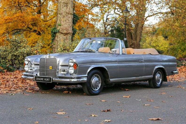 Image 2/50 of Mercedes-Benz 220 SE Cabriolet (1966)