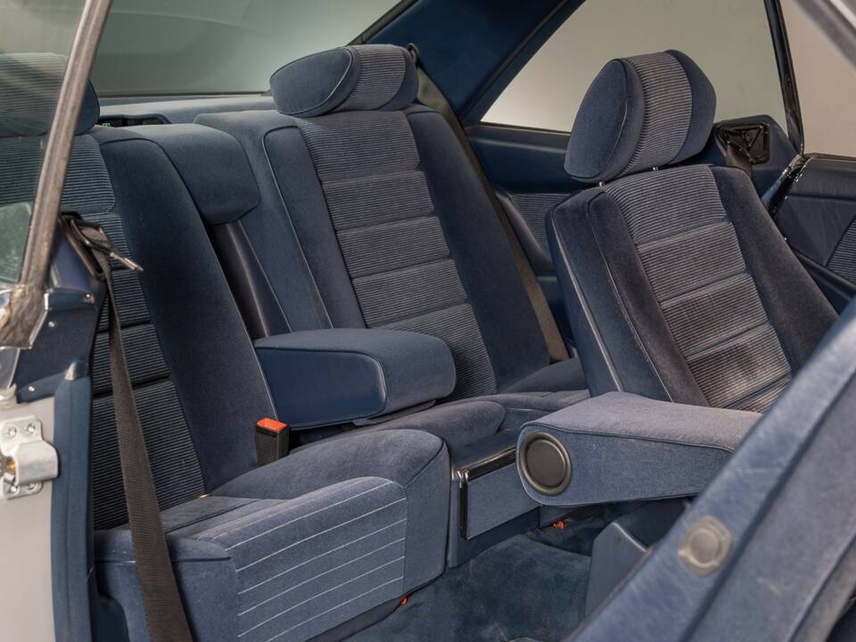 Bild 25/35 von Mercedes-Benz 560 SEC (1988)