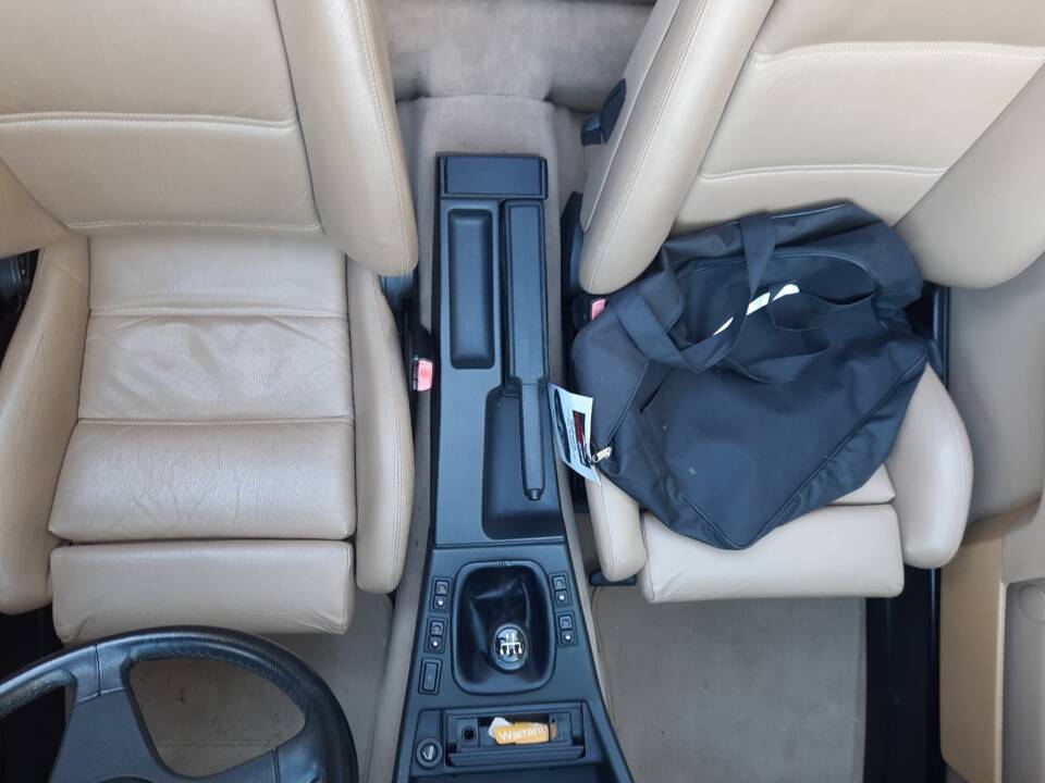 Bild 20/33 von BMW 318i (1993)