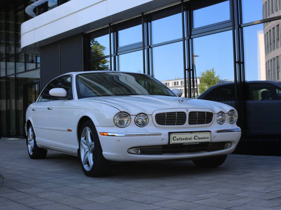 Imagen 28/77 de Jaguar XJ 8 4.2 (2005)