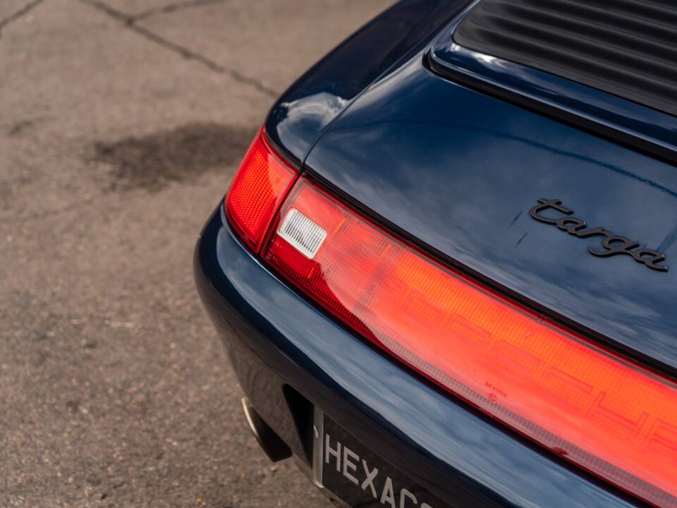 Image 5/68 of Porsche 911 Carrera (1997)