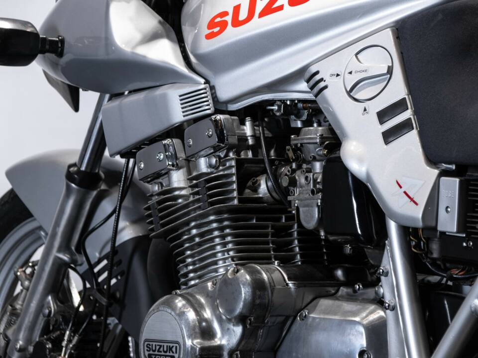 Afbeelding 13/35 van Suzuki GSX 1100 SZ Katana (1983)