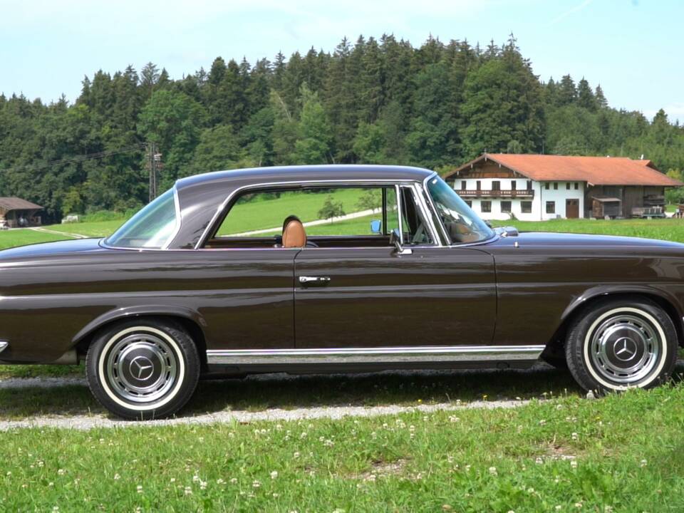 Image 13/19 of Mercedes-Benz 280 SE 3,5 (1971)