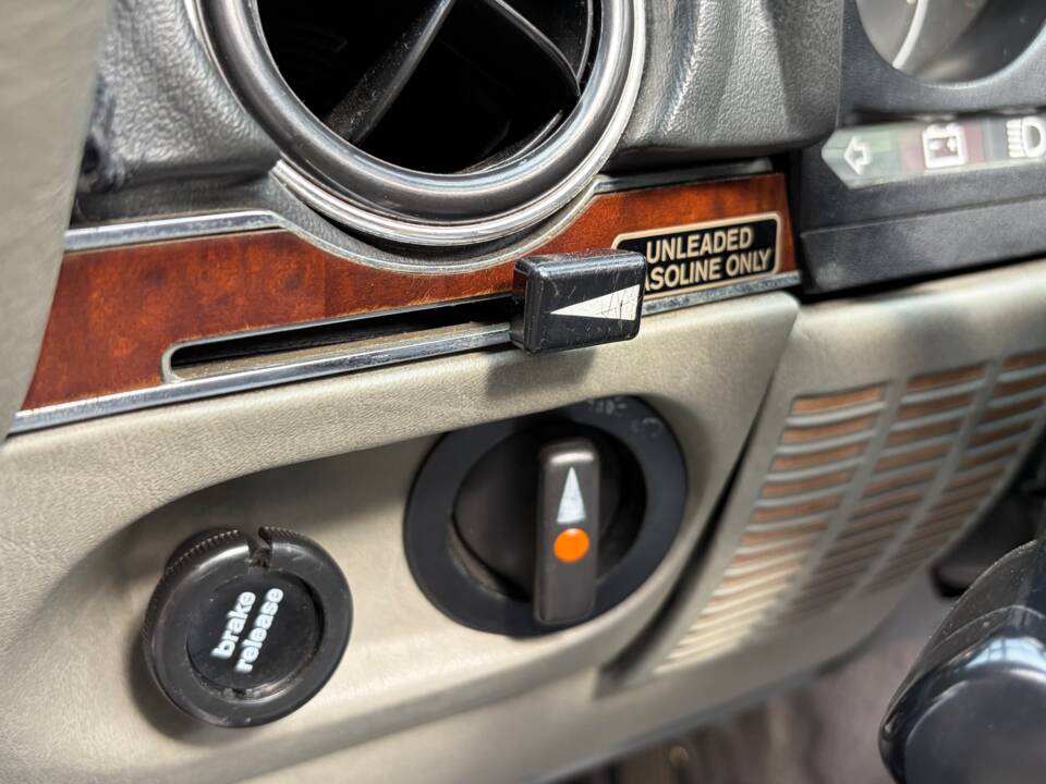Image 85/88 of Mercedes-Benz 380 SL (1984)