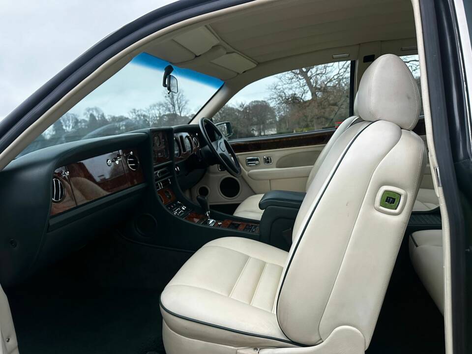 Bild 41/55 von Bentley Continental R (1992)
